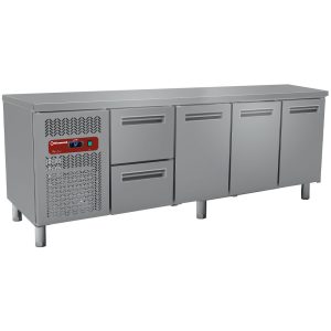 Refrigerating table composed of :