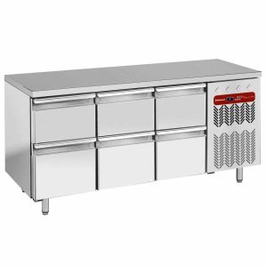 Refrigerating table composed of :